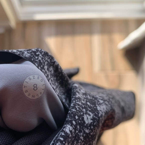 Lululemon NWOT in movement 25” - Picture 3 of 3